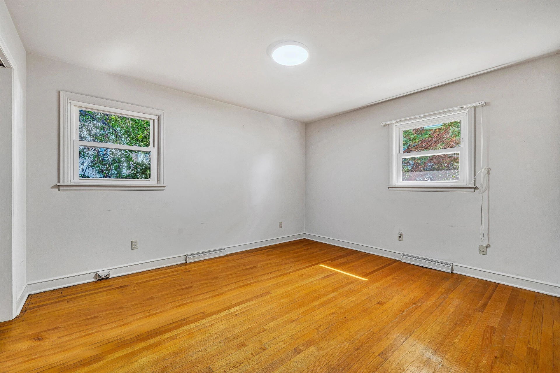 1602 Maiden LN - Photo 10