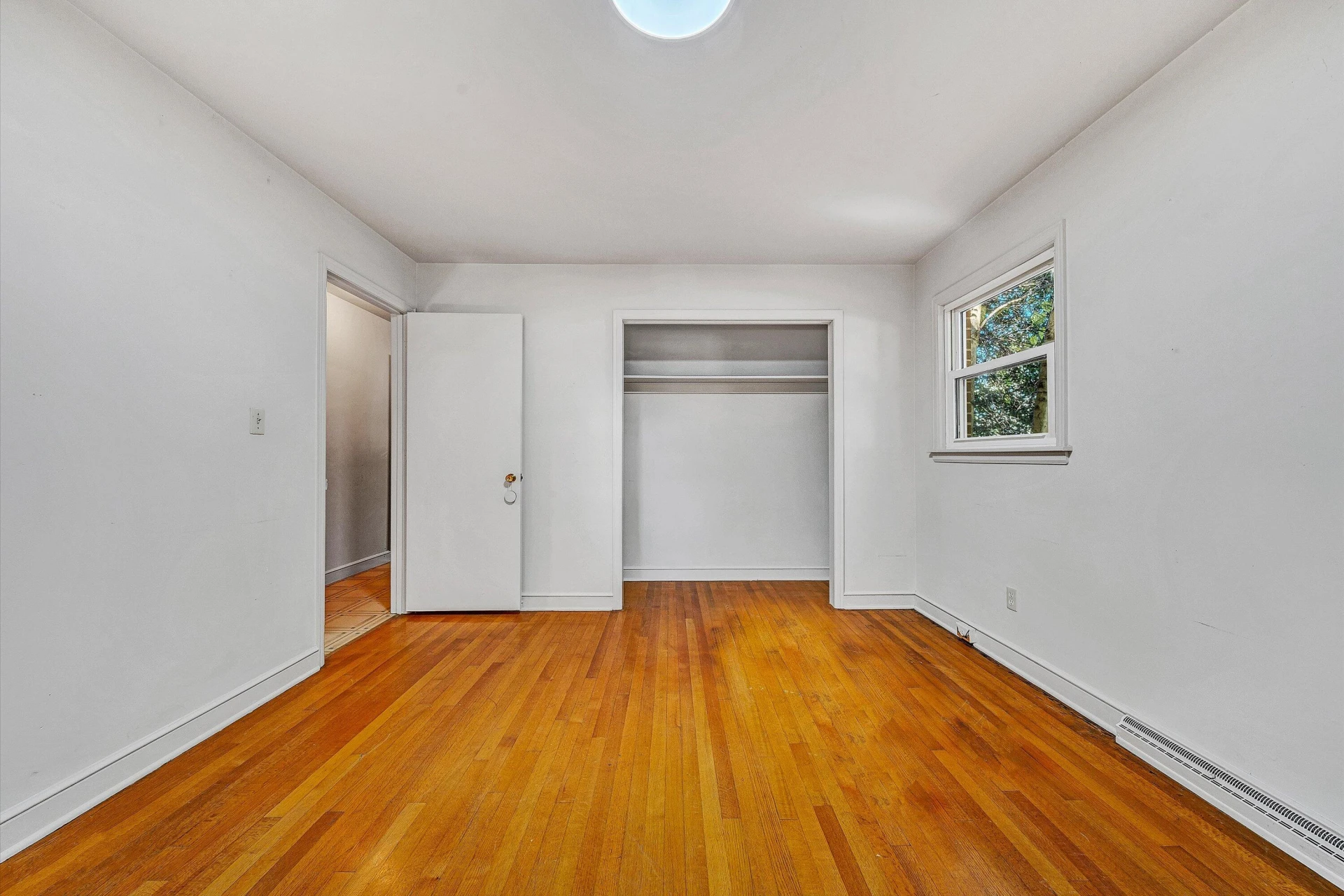 1602 Maiden LN - Photo 11