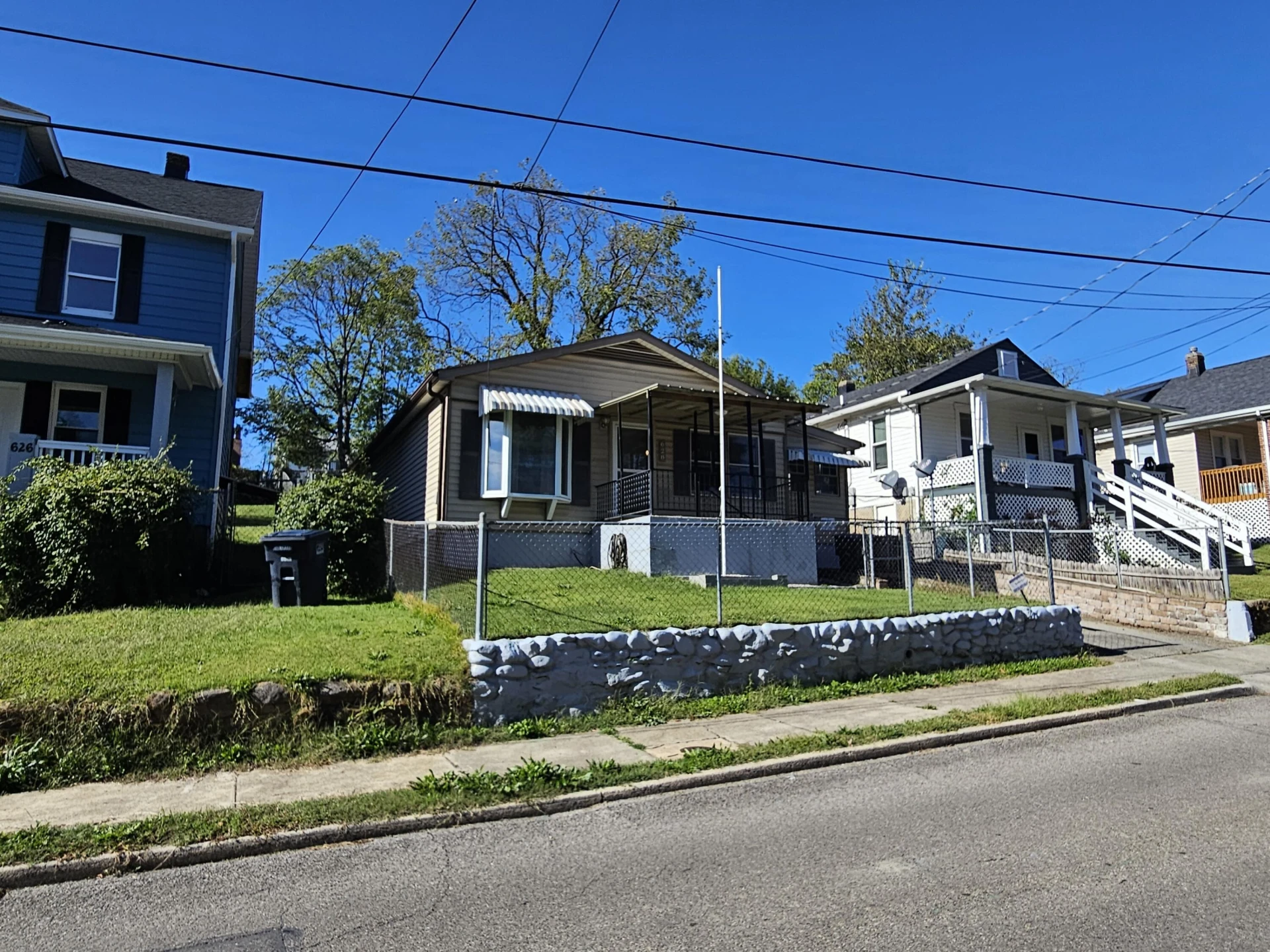 628 Montrose AVE