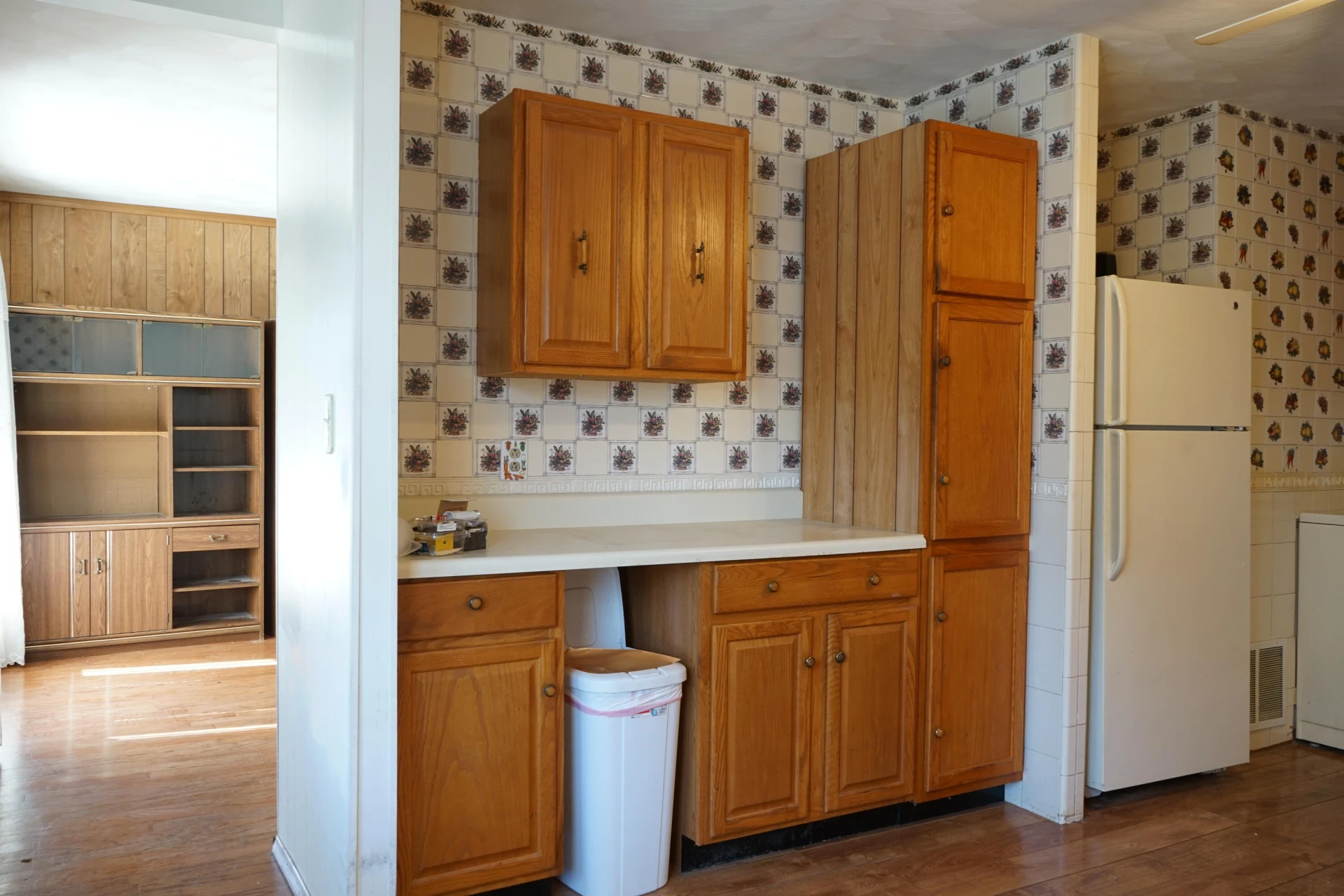 628 Montrose AVE - Photo 10