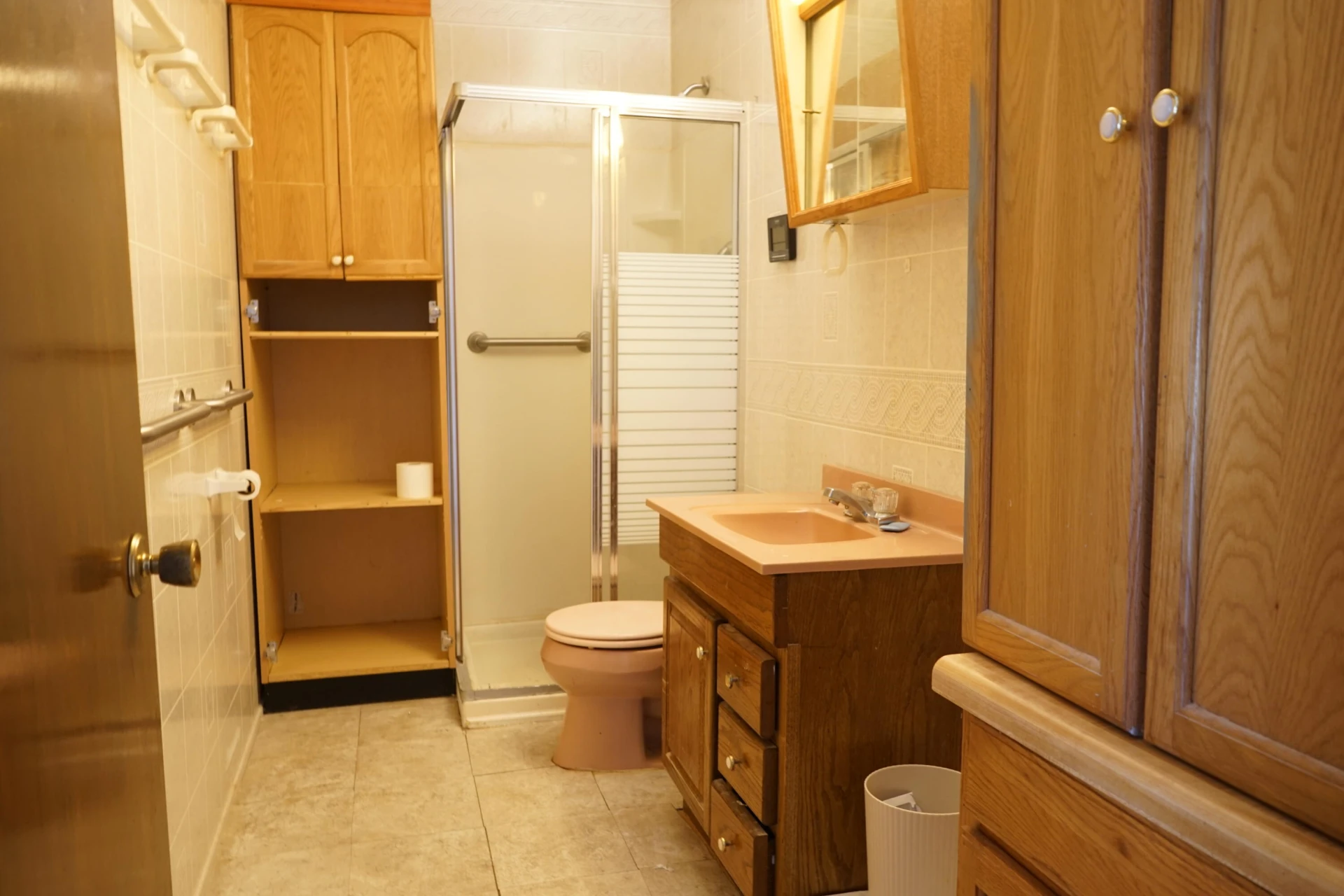 628 Montrose AVE - Photo 13