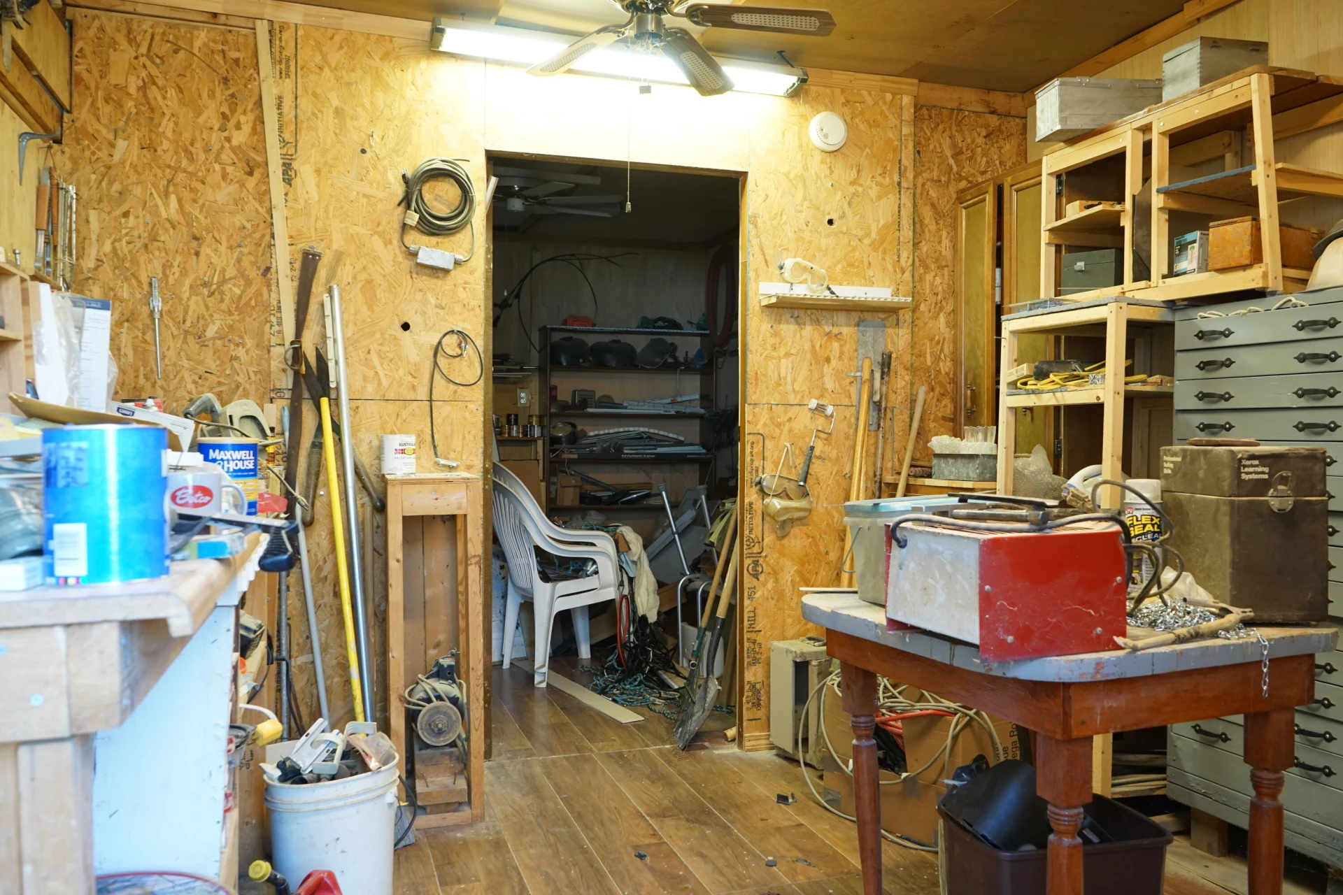 628 Montrose AVE - Photo 19