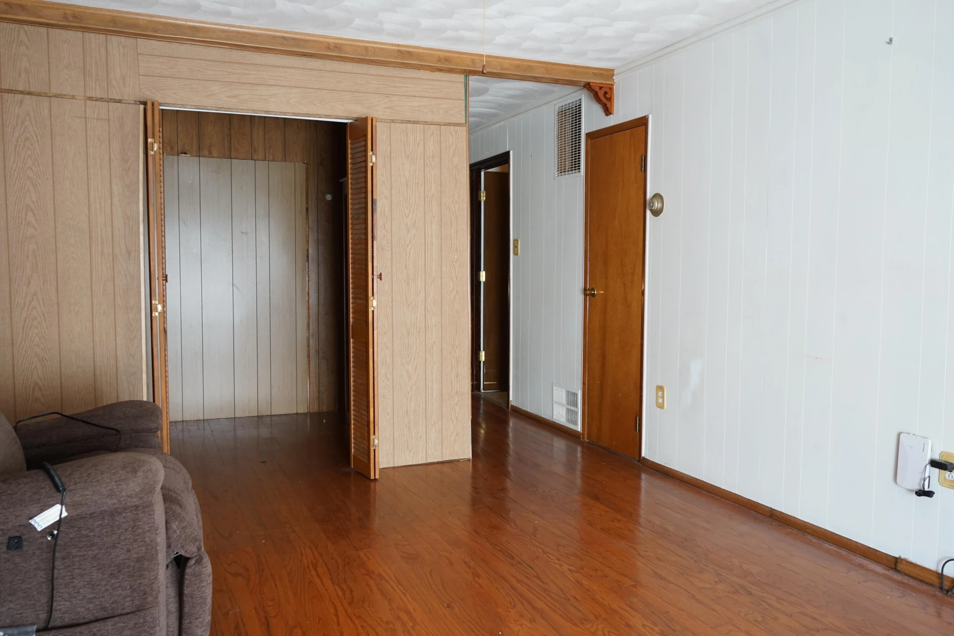 628 Montrose AVE - Photo 7