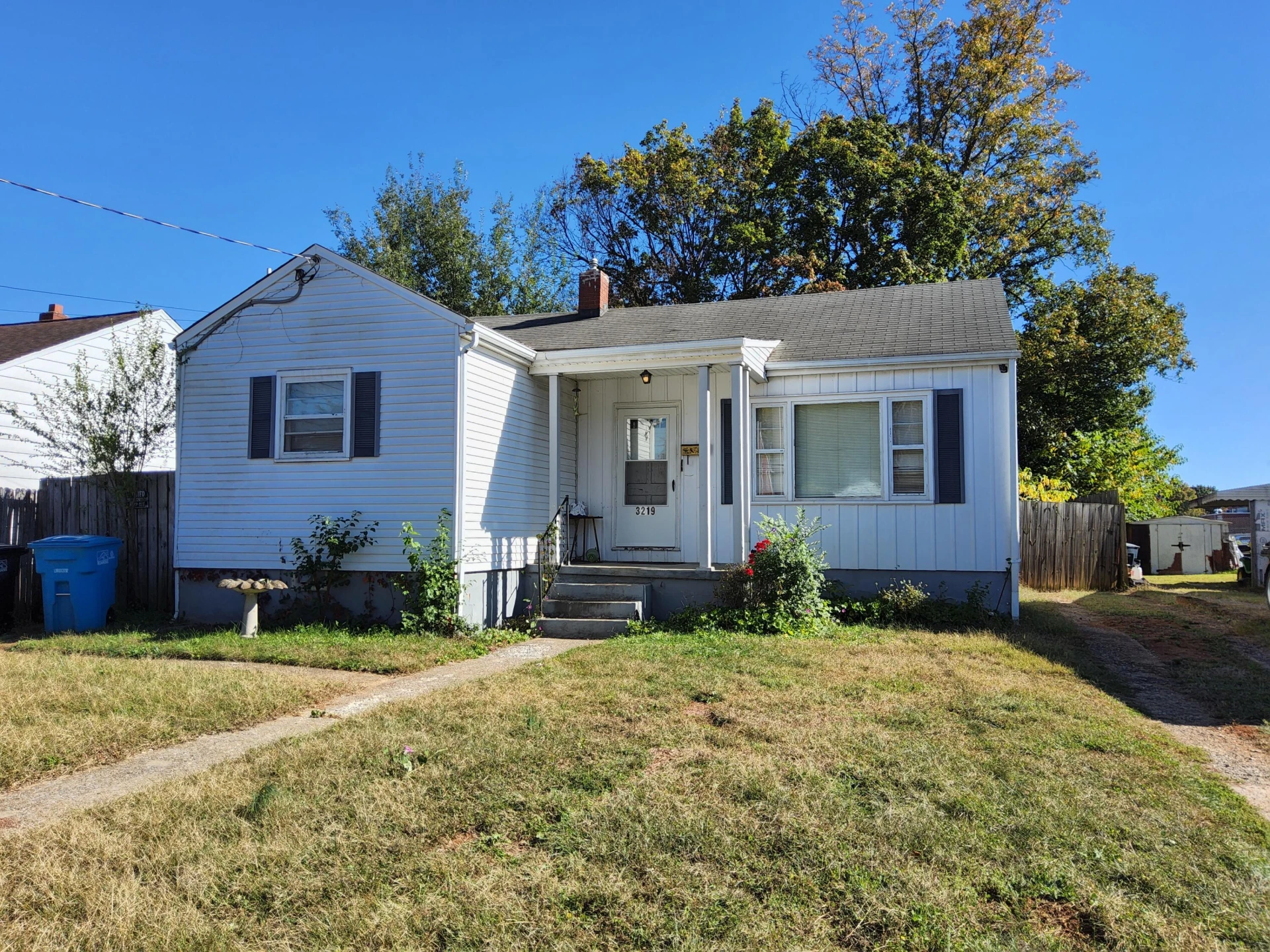 3219 Yardley DR - Photo 2