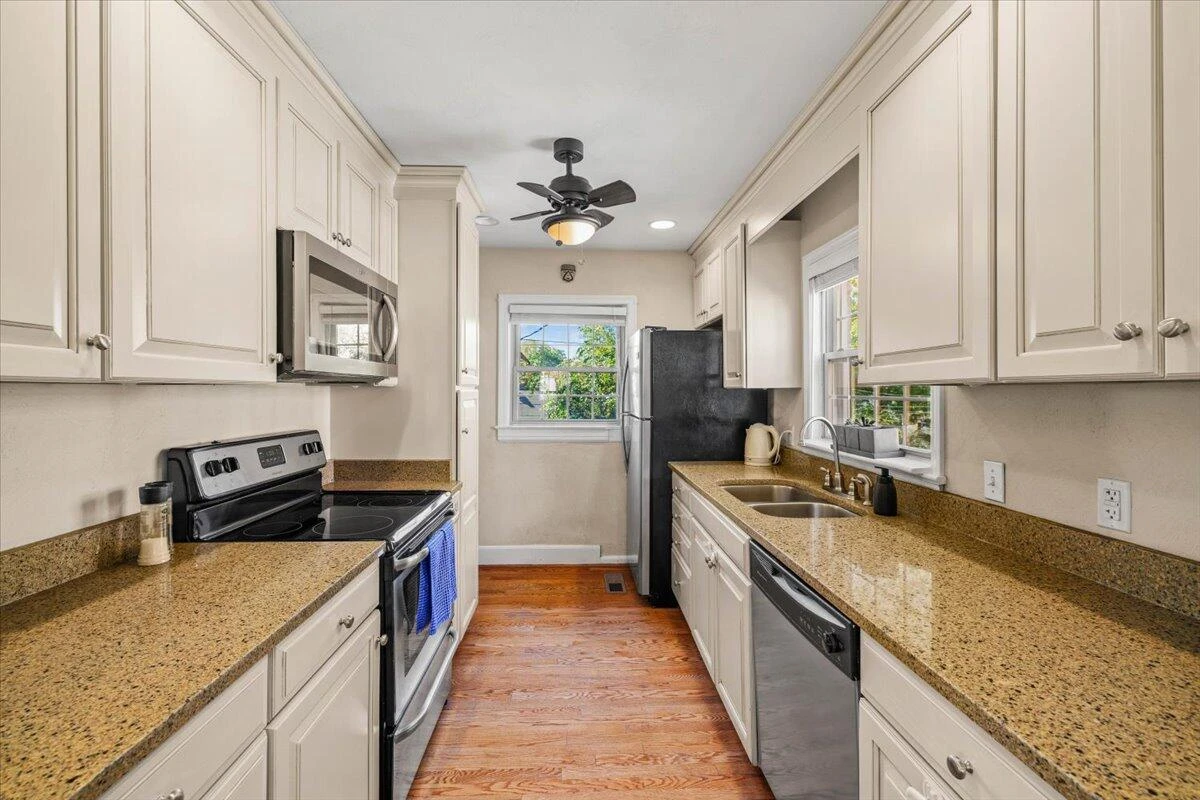 2232 Lincoln AVE - Photo 16