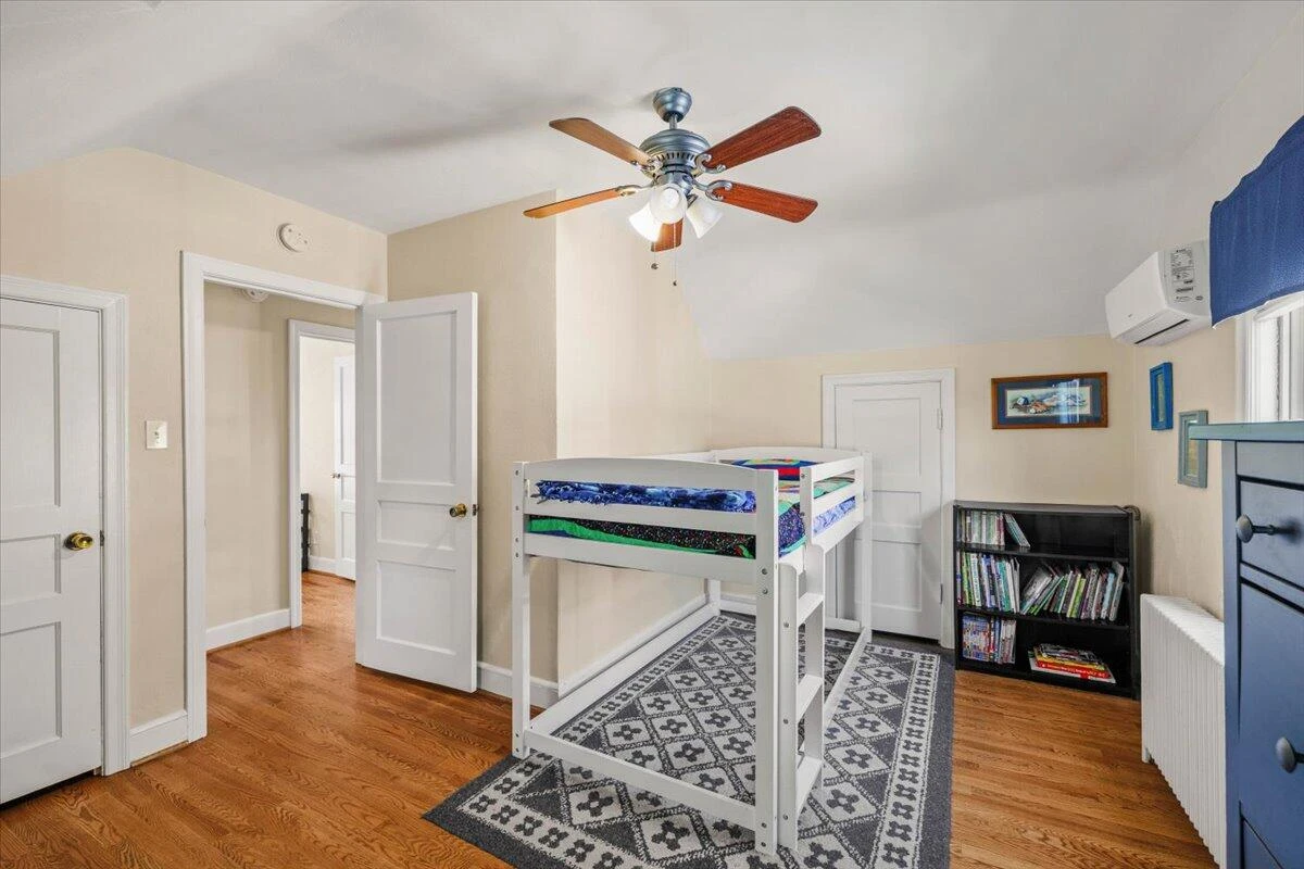 2232 Lincoln AVE - Photo 18