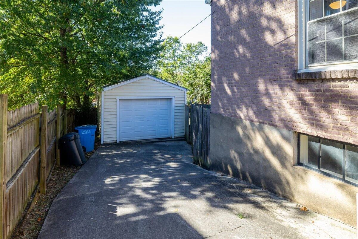 2232 Lincoln AVE - Photo 32