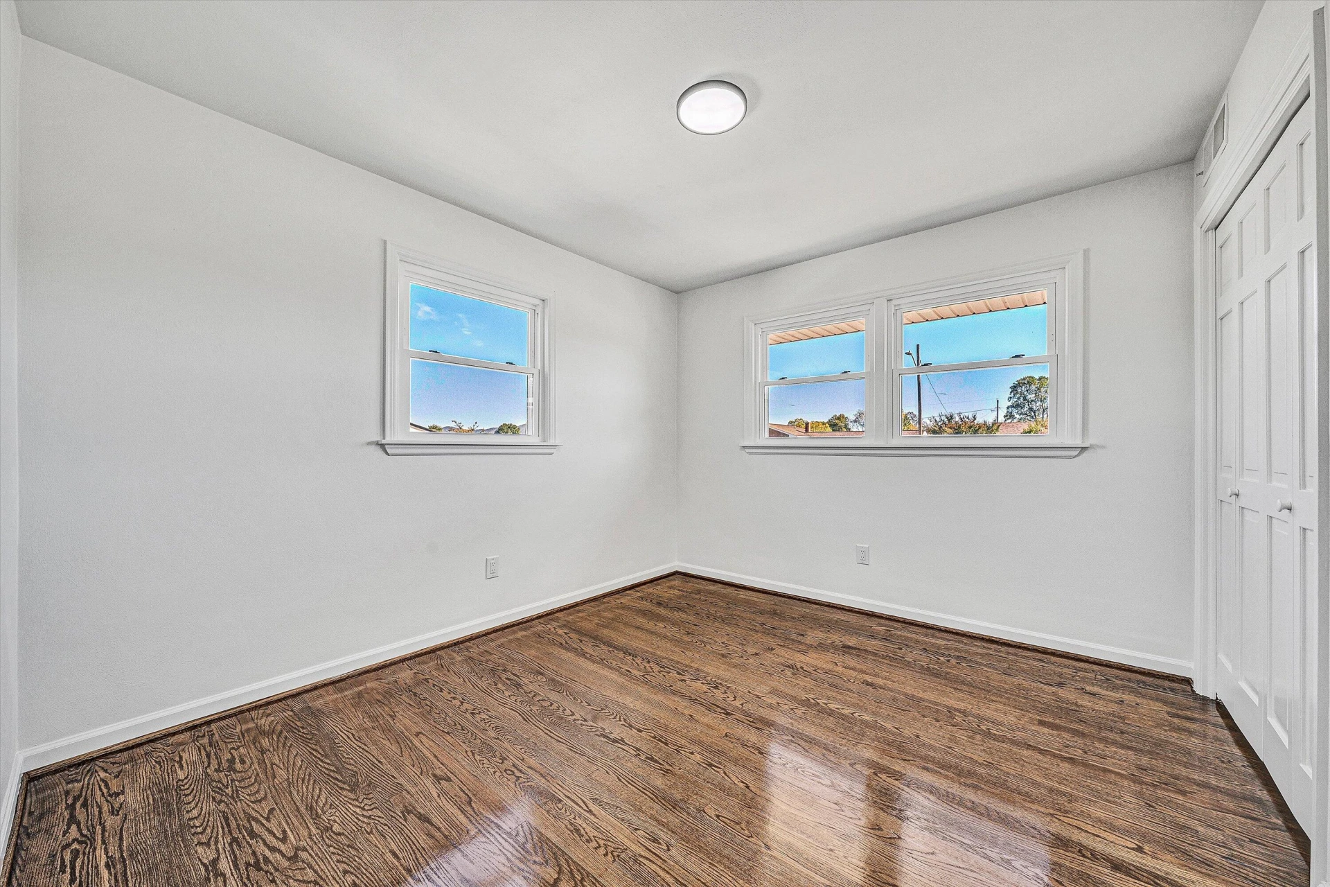 3344 Crittendon AVE - Photo 10