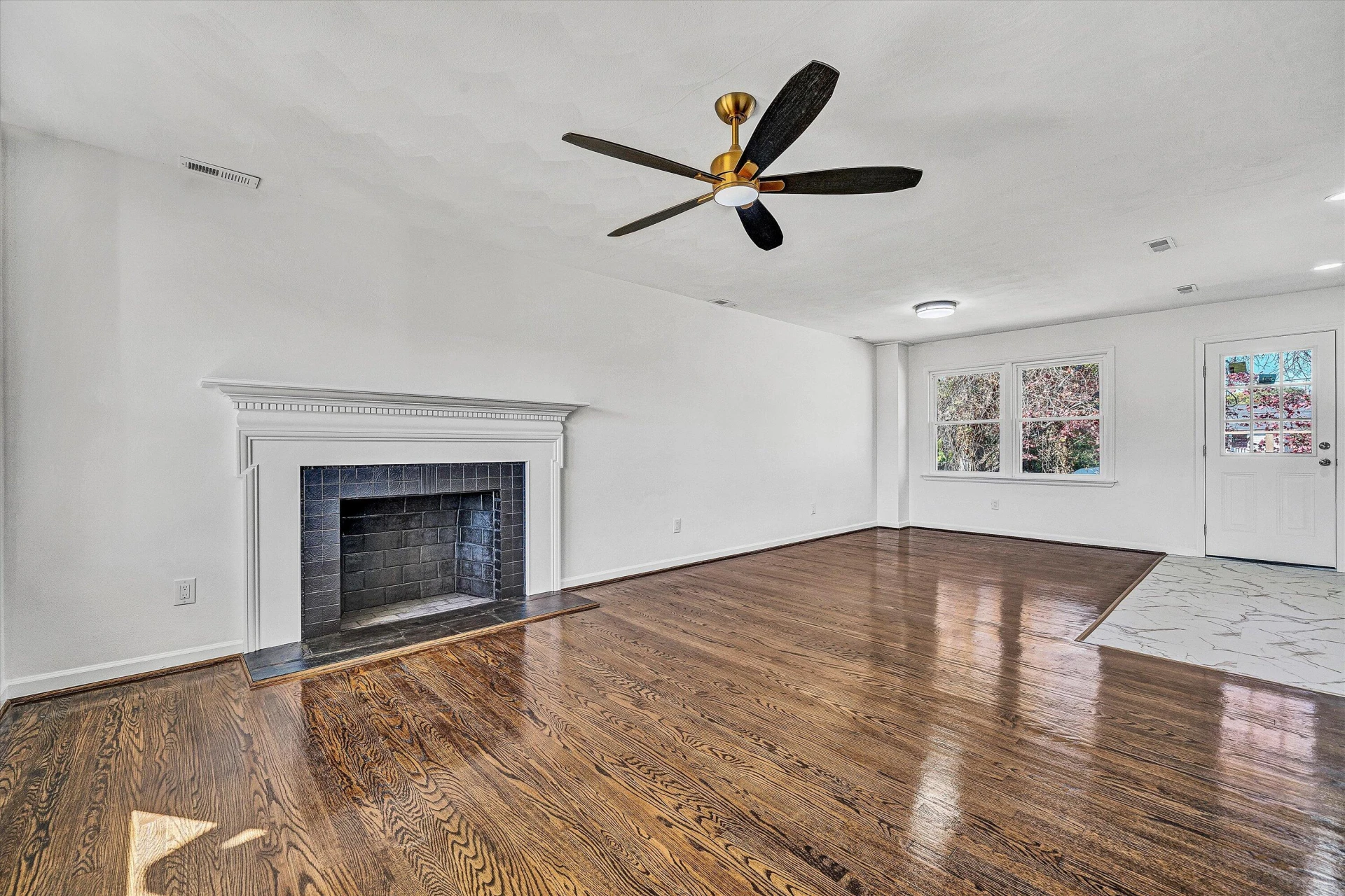 3344 Crittendon AVE - Photo 4
