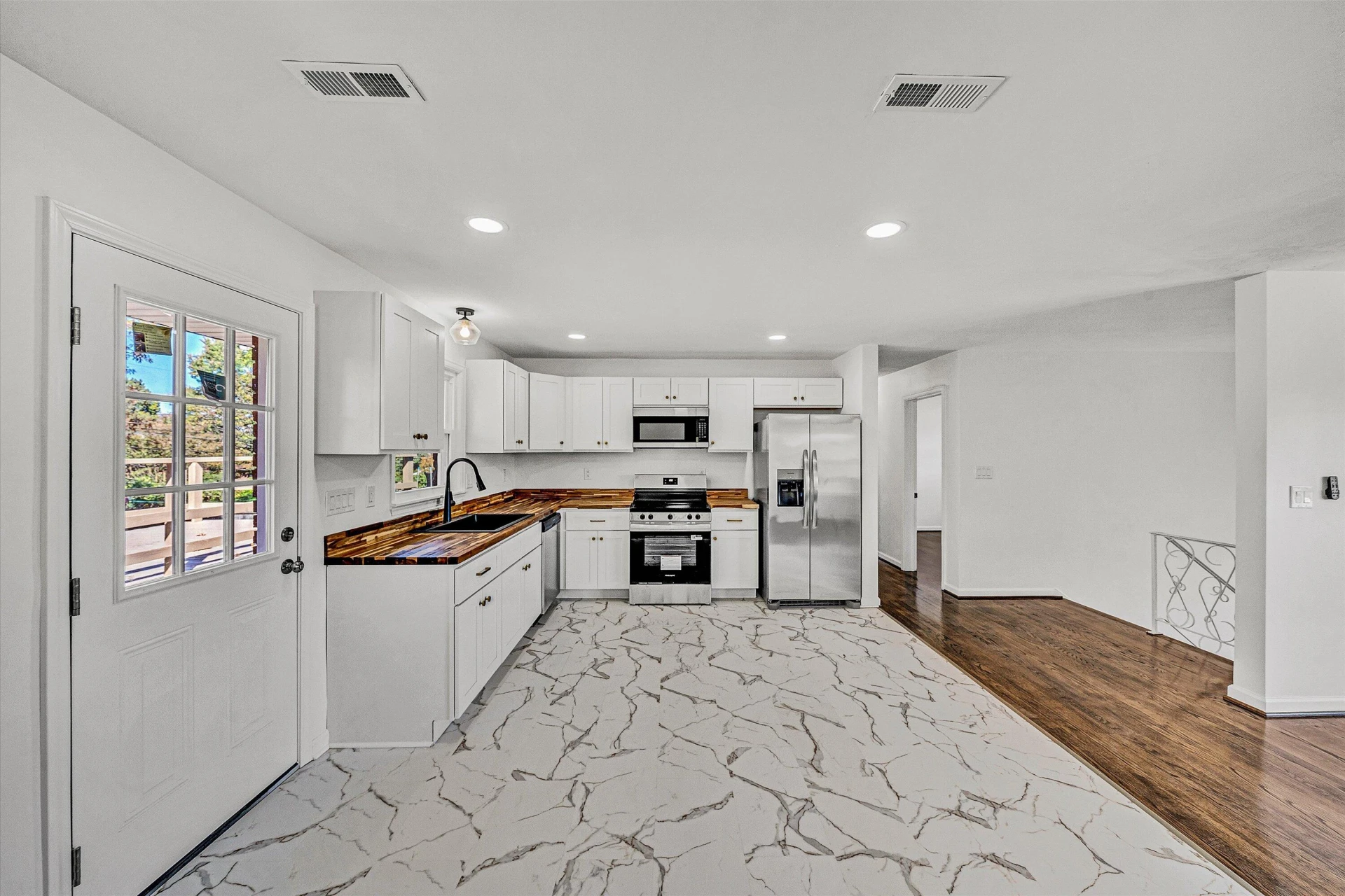 3344 Crittendon AVE - Photo 5