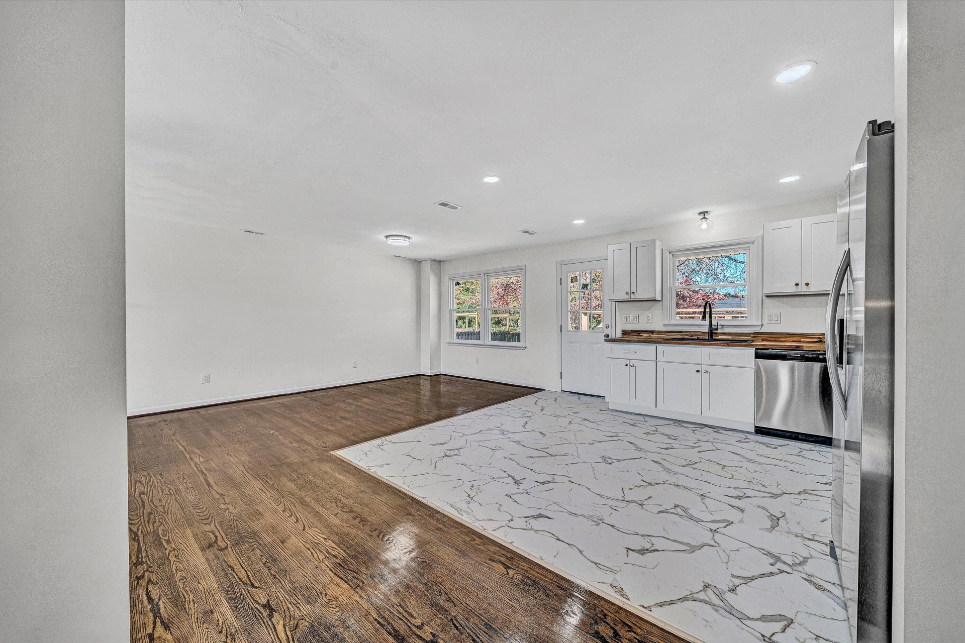 3344 Crittendon AVE - Photo 6