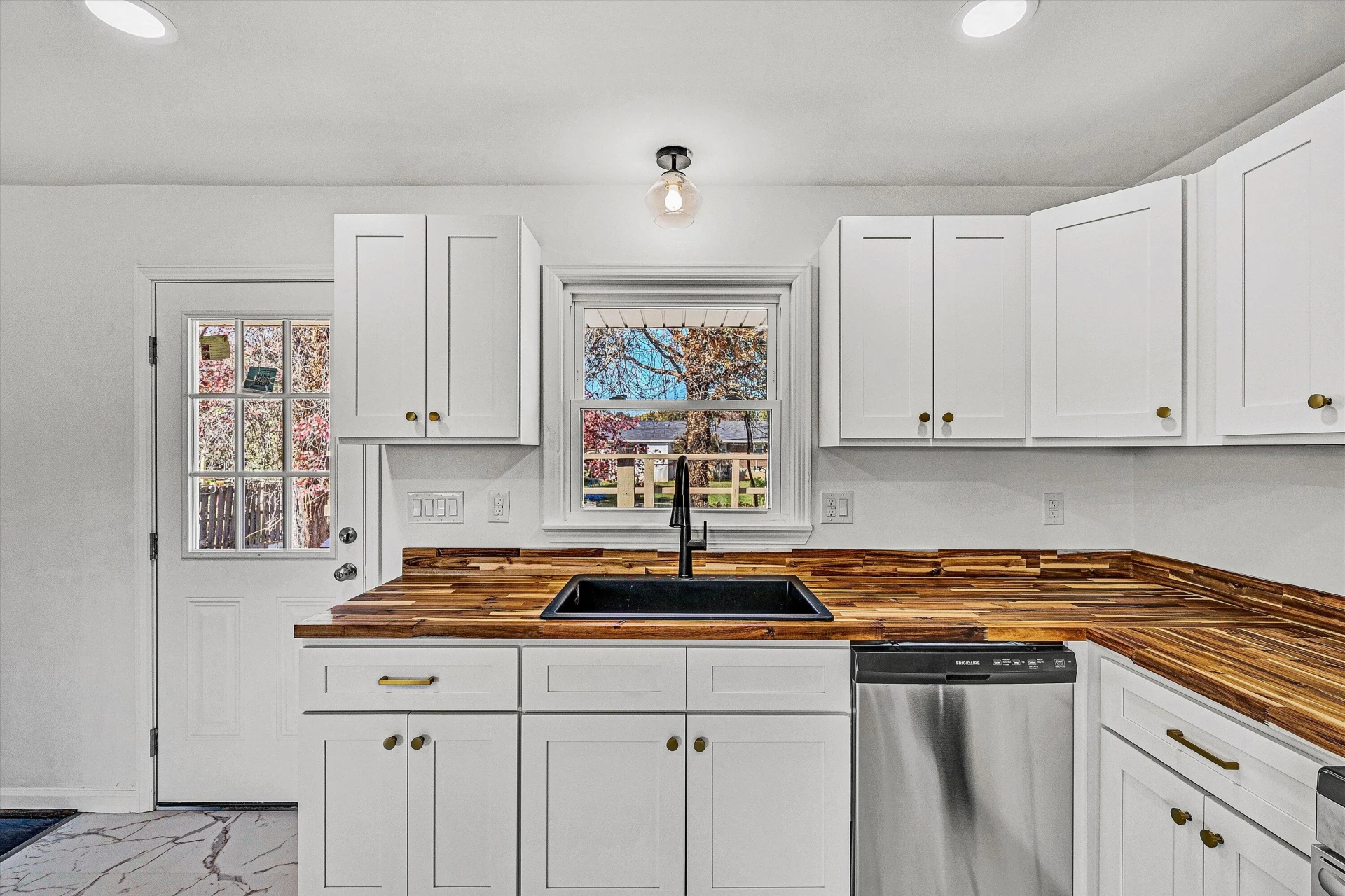 3344 Crittendon AVE - Photo 8