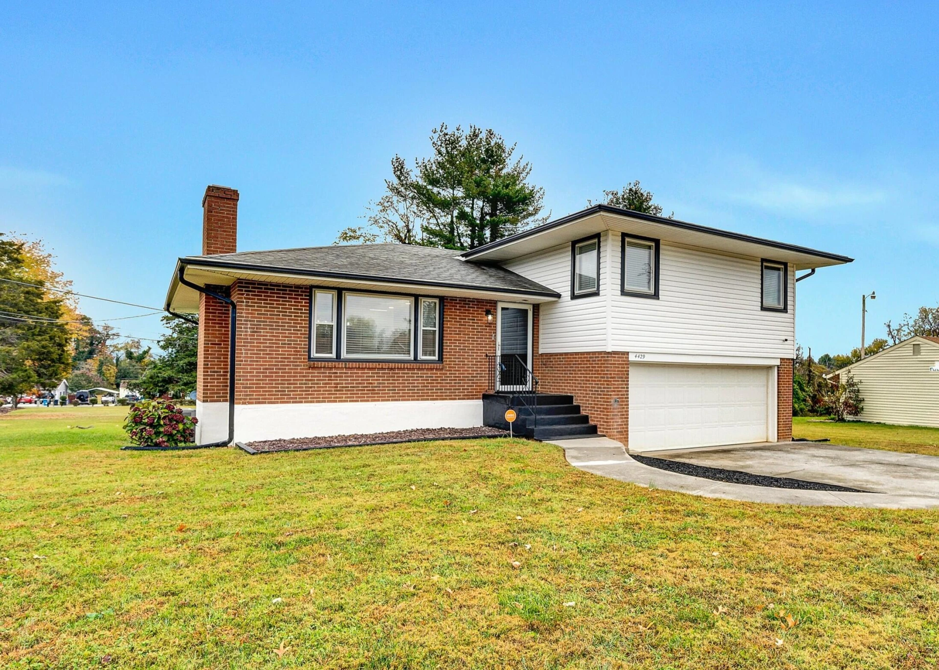 4429 Ben ST - Photo 2