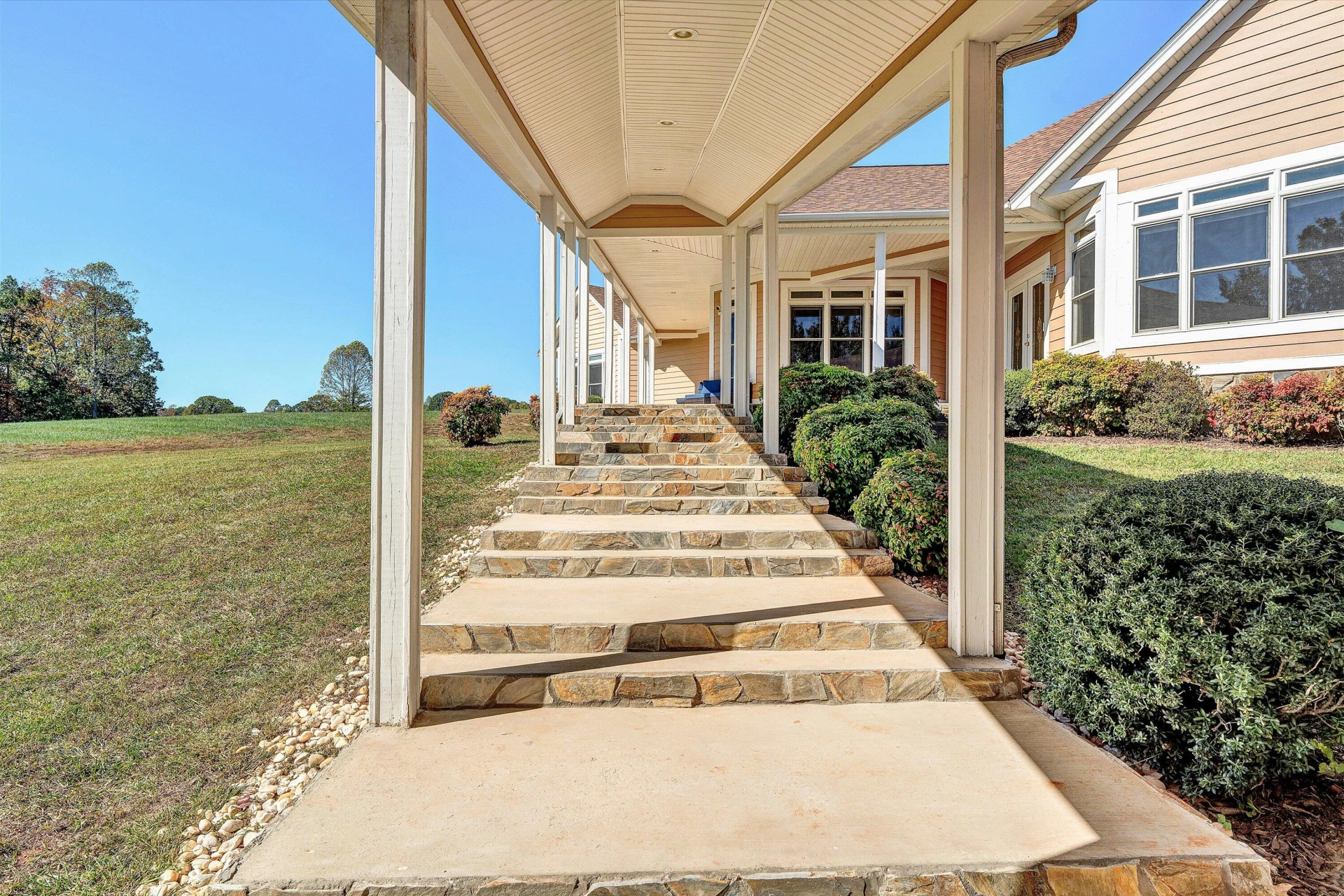 537 Calypso RD - Photo 8
