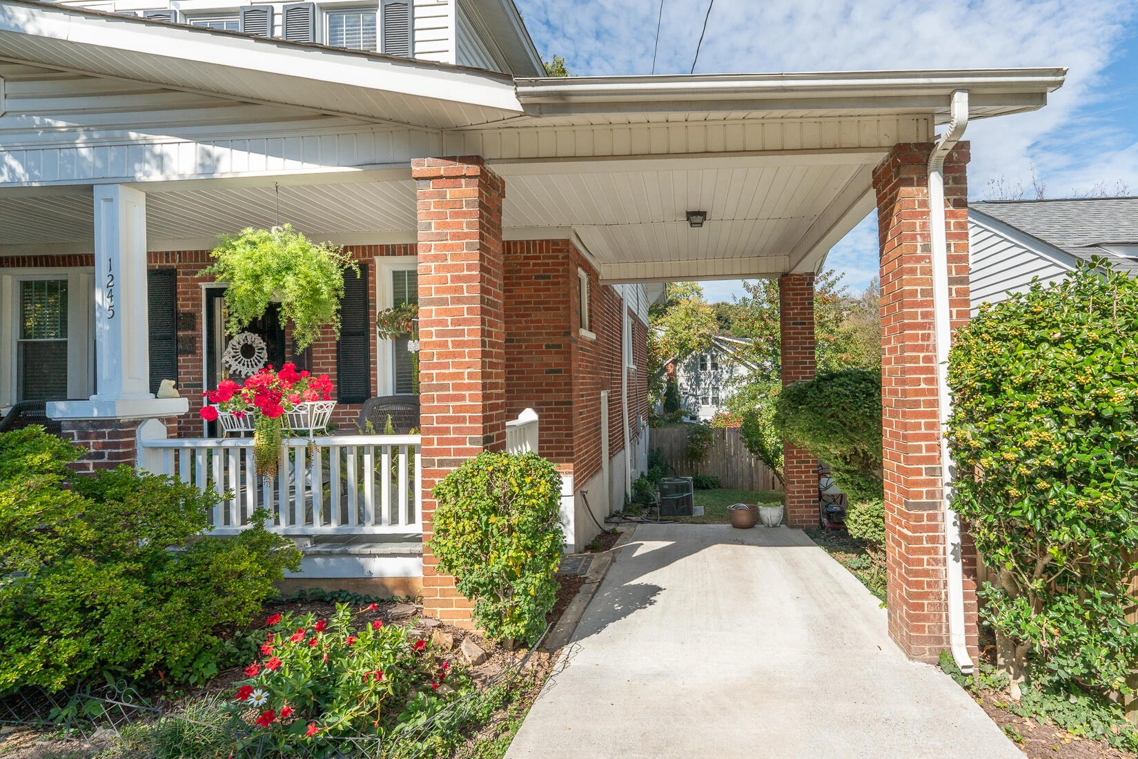 1245 Hamilton AVE - Photo 6