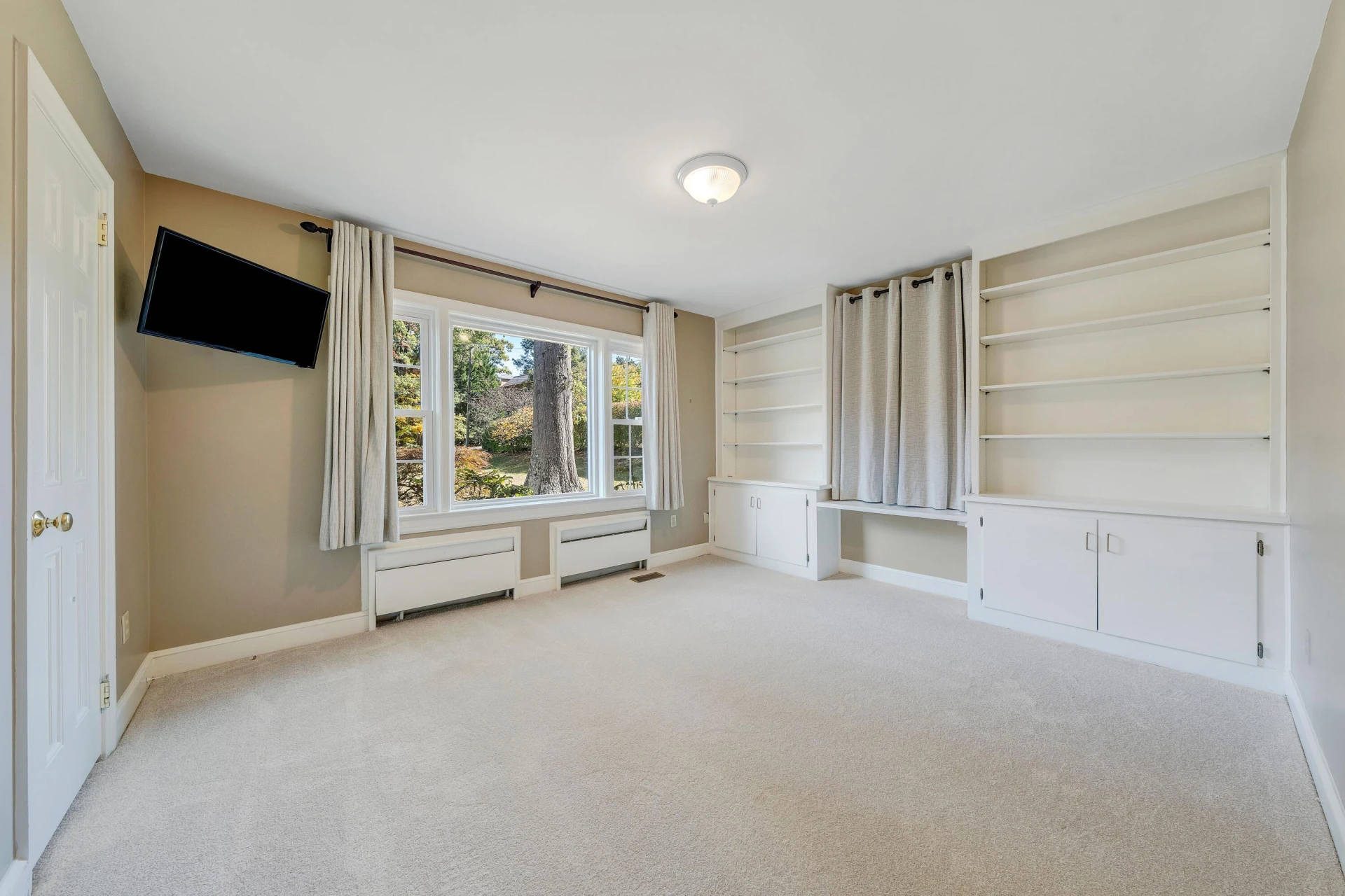 1515 Deyerle RD #& 1501 - Photo 30