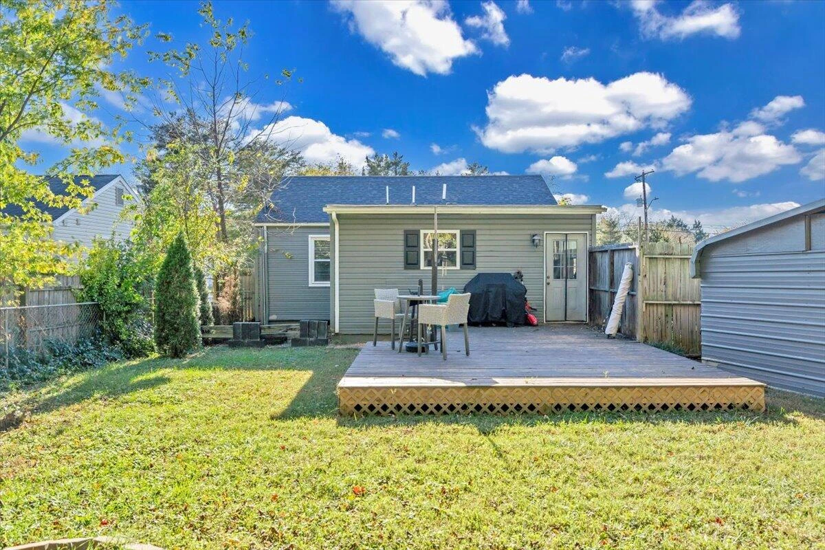 4935 Hubert RD - Photo 11