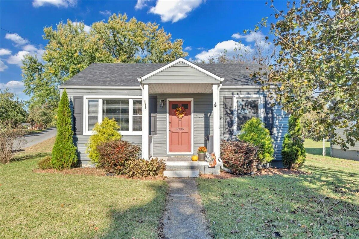4935 Hubert RD - Photo 3