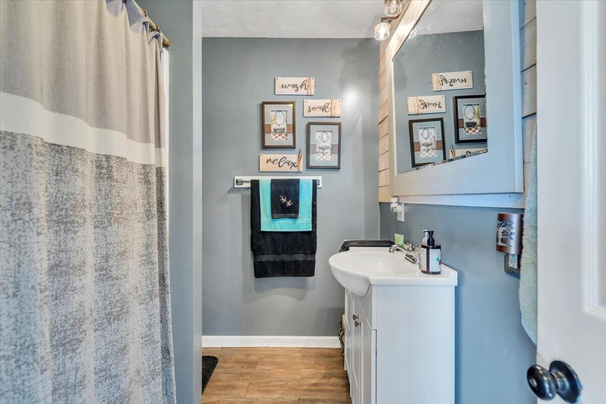 4935 Hubert RD - Photo 24