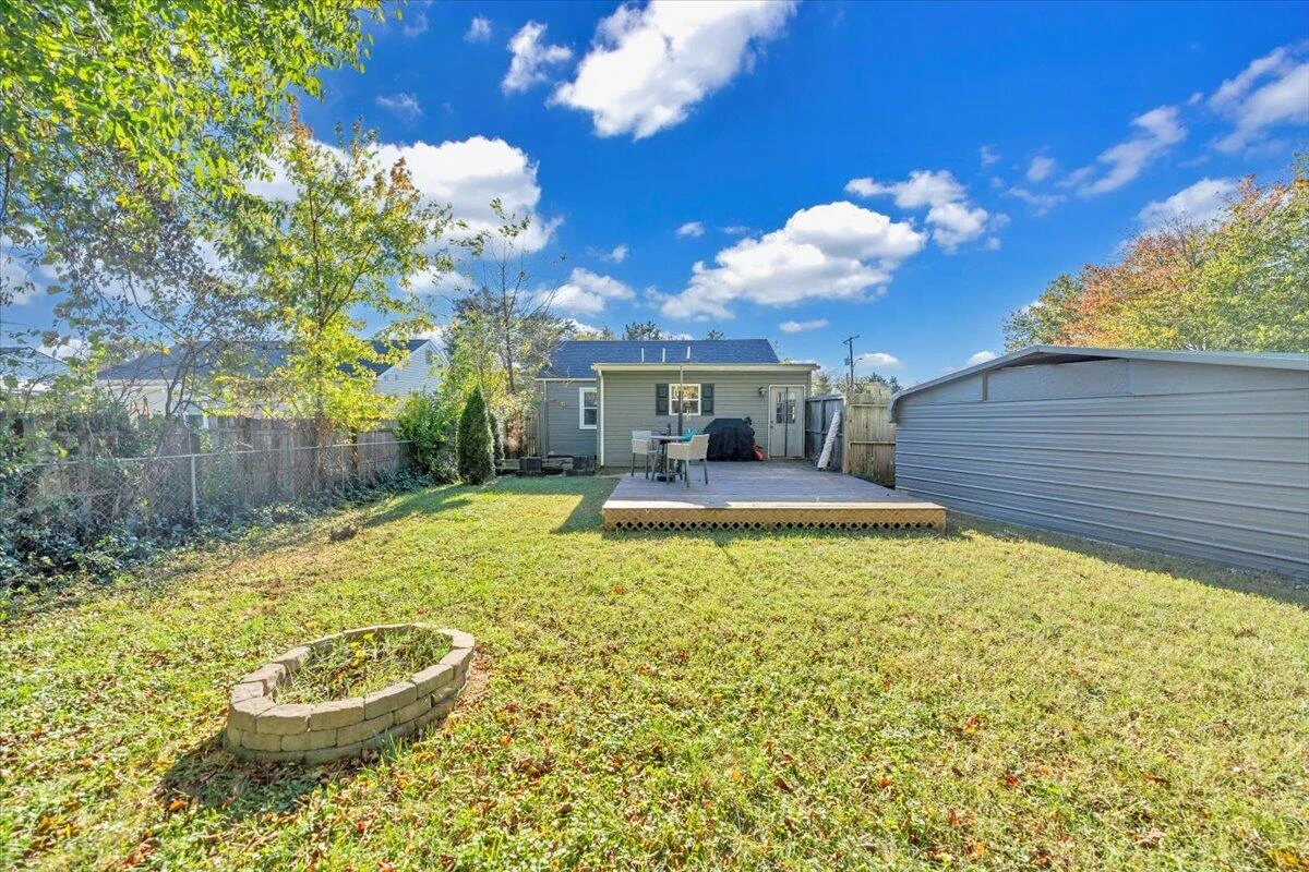 4935 Hubert RD - Photo 9