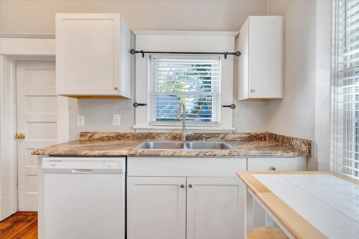 1008 5th ST - Photo 22