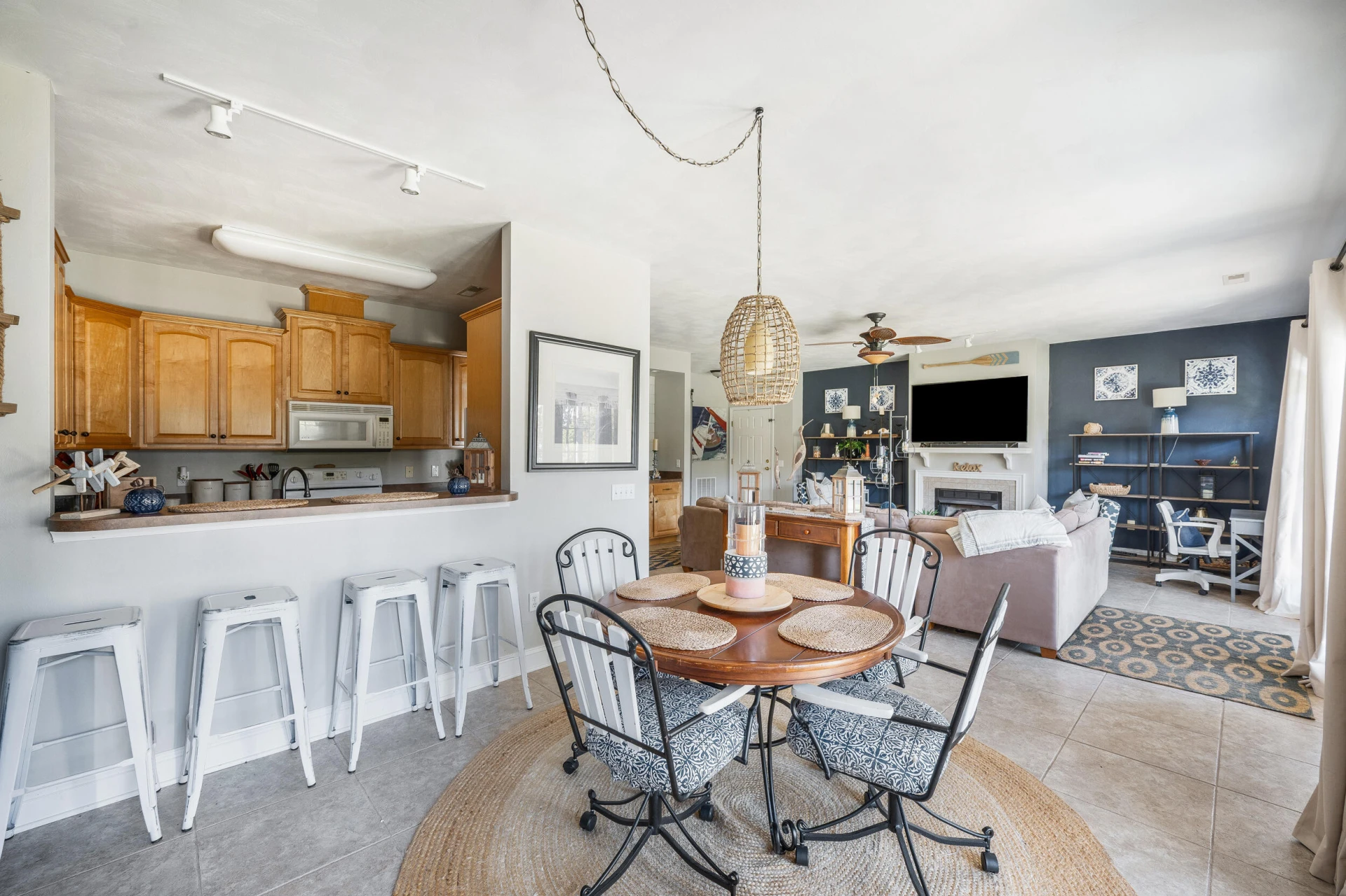 305 Pointe Shore DR #202 - Photo 24