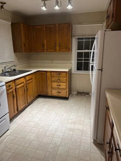 2518 Ravenwood AVE - Photo 4