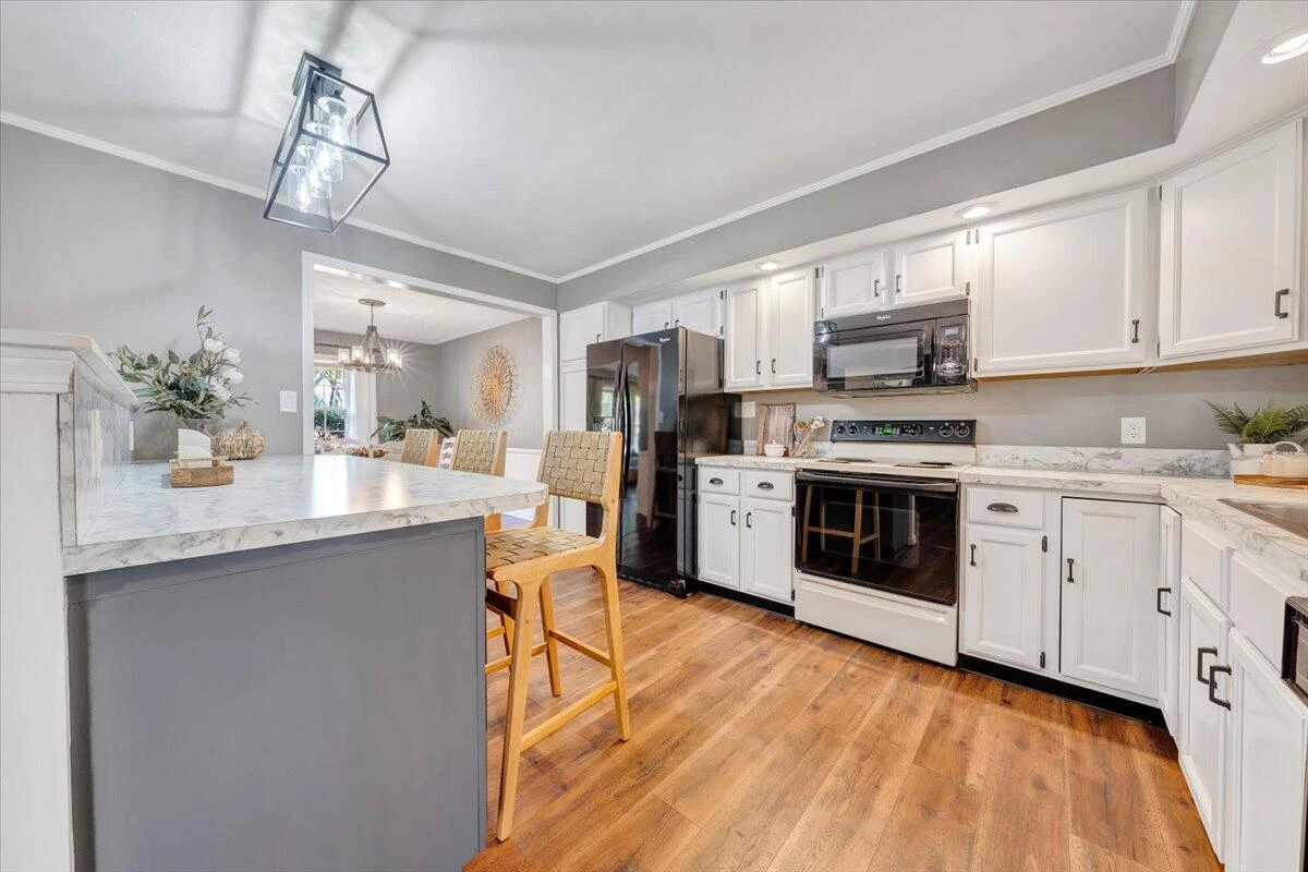 123 Oakwood RD - Photo 15