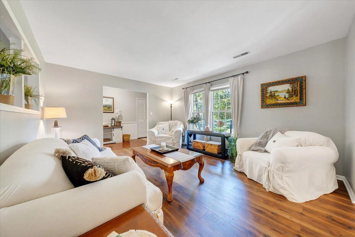123 Oakwood RD - Photo 8