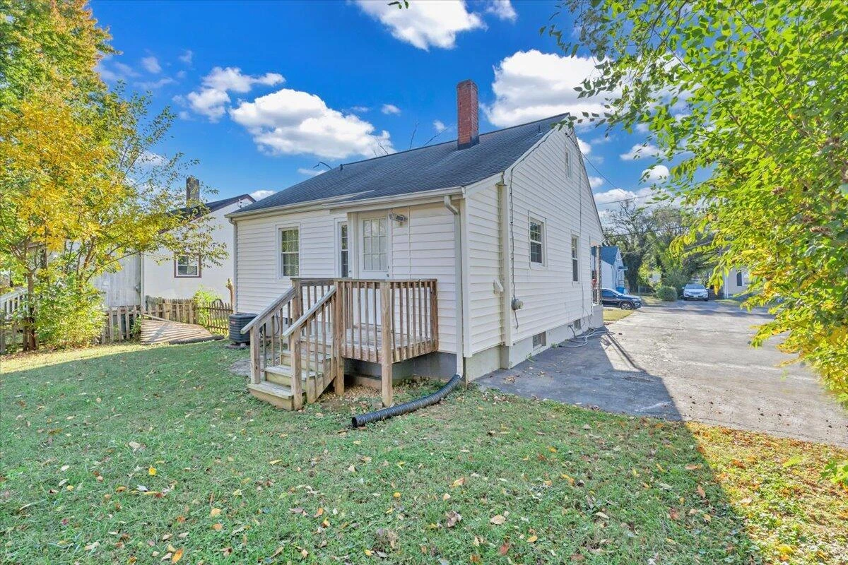 128 Courtney AVE - Photo 2