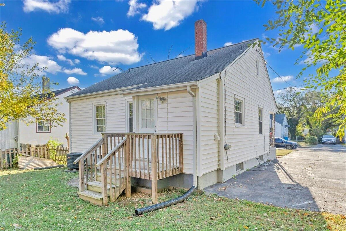 128 Courtney AVE - Photo 5