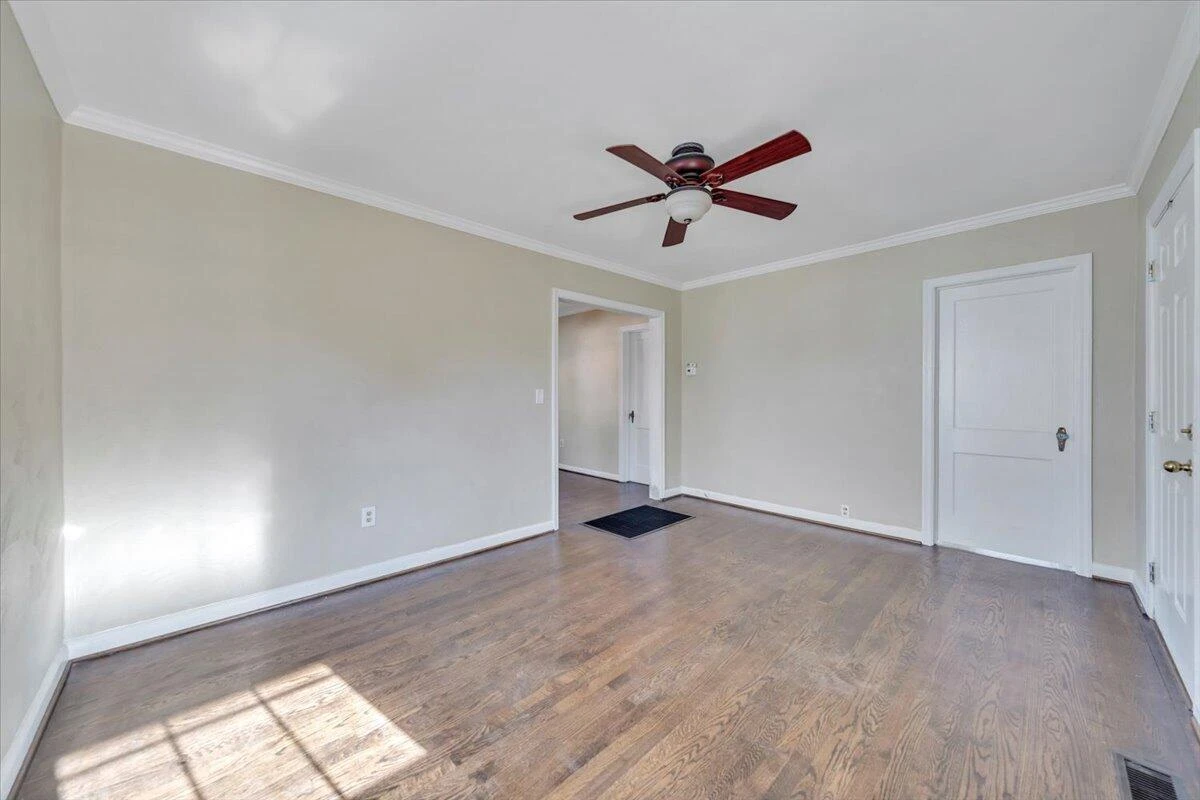 128 Courtney AVE - Photo 7