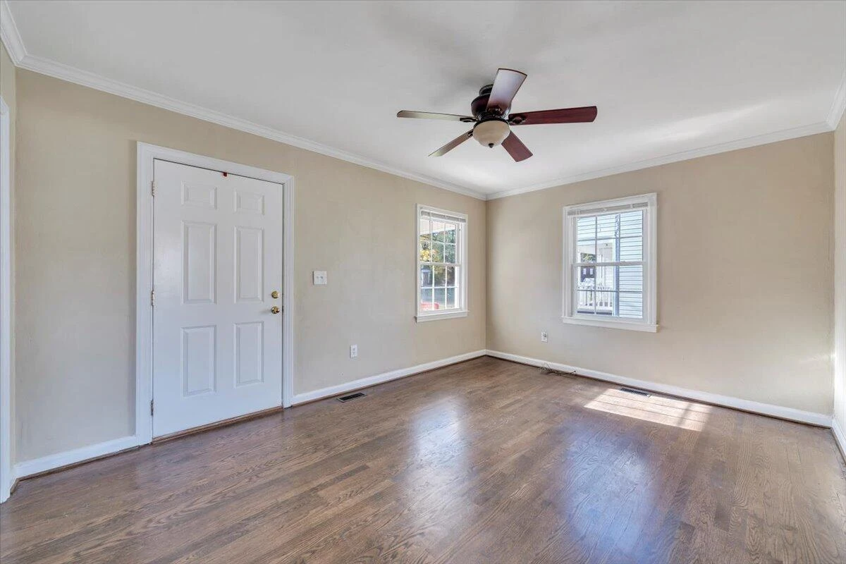 128 Courtney AVE - Photo 8