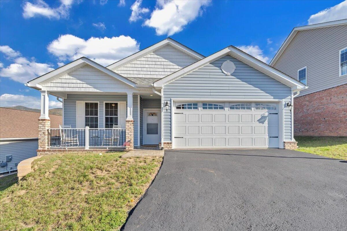 1217 Trafalgar DR