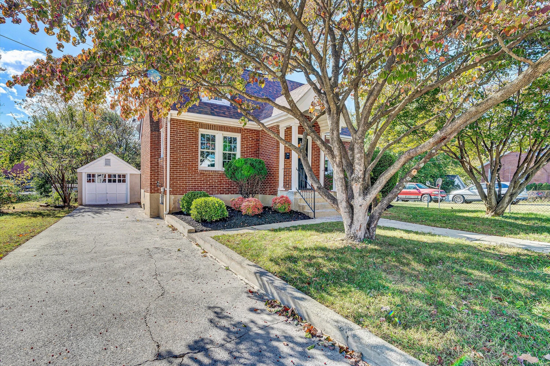 3144 Roundhill AVE - Photo 2