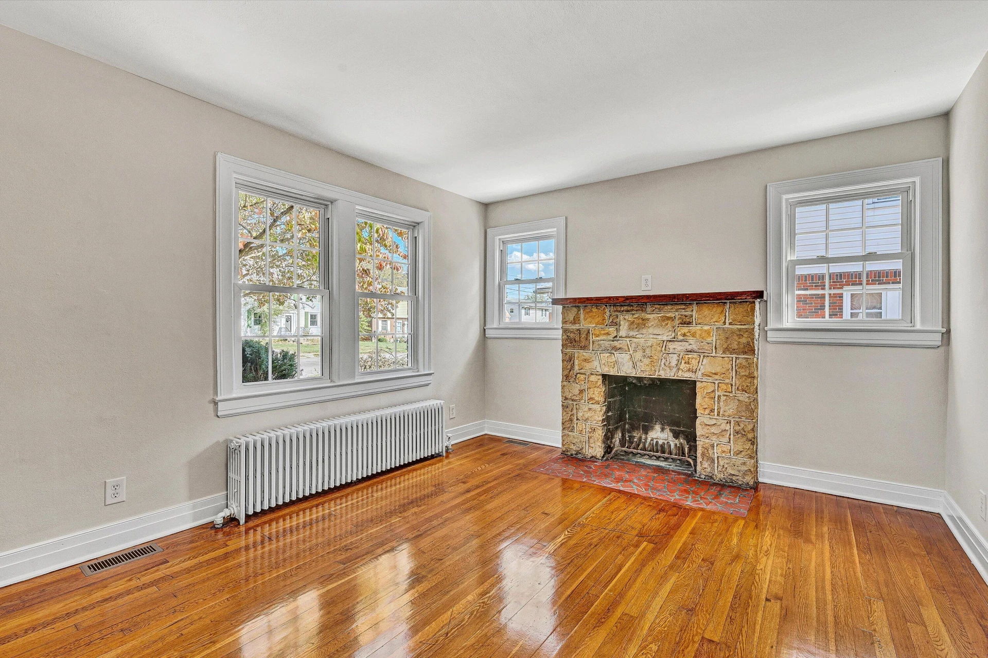 3144 Roundhill AVE - Photo 7