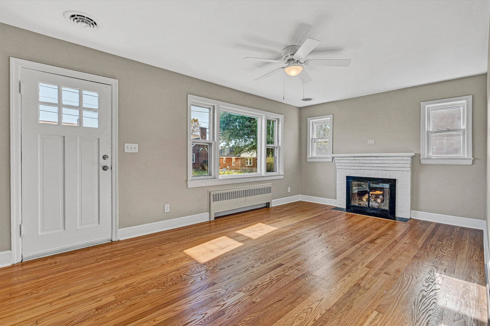 3816 Sunrise AVE - Photo 3