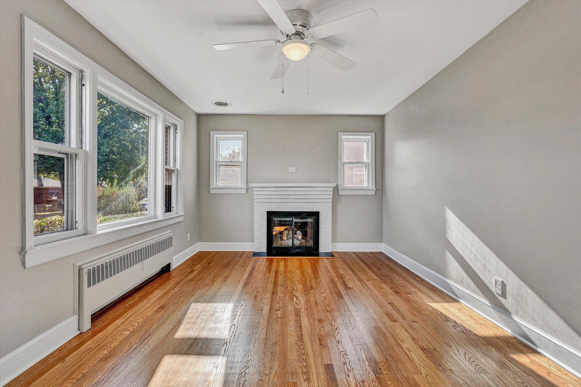 3816 Sunrise AVE - Photo 4