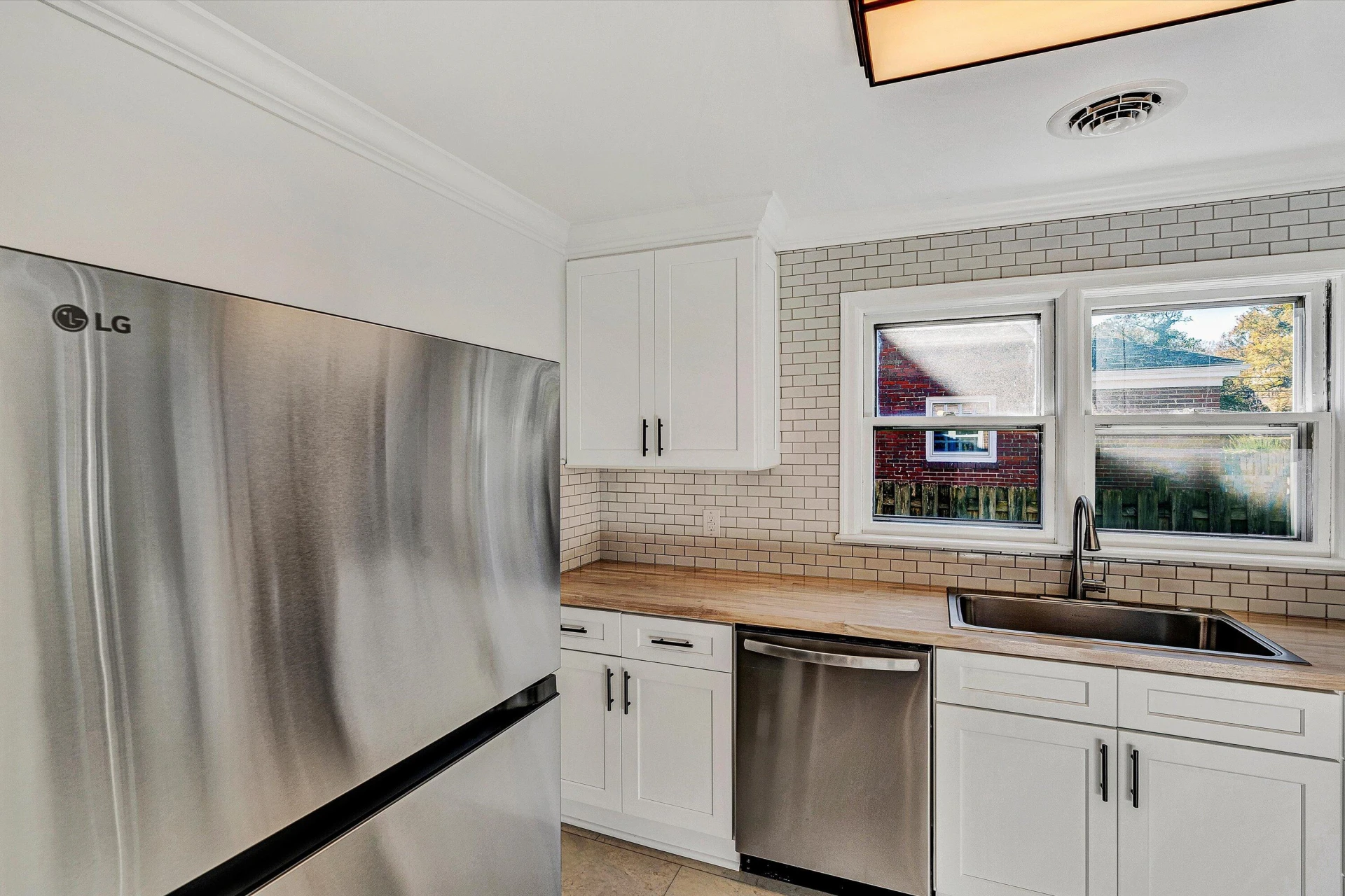 3816 Sunrise AVE - Photo 8