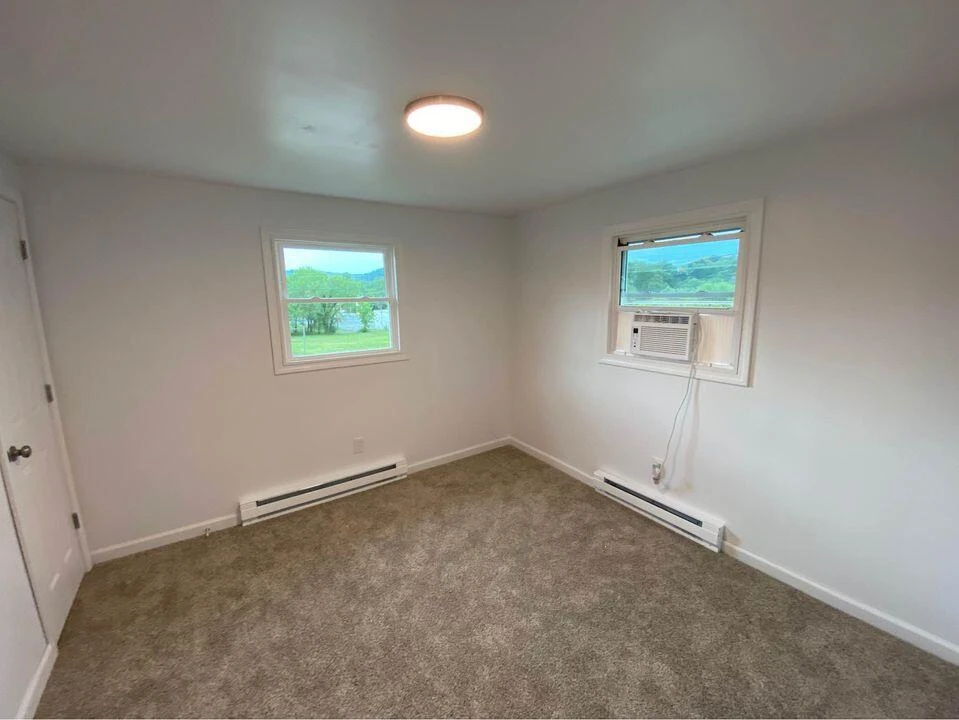 1528 Riverdale RD - Photo 11