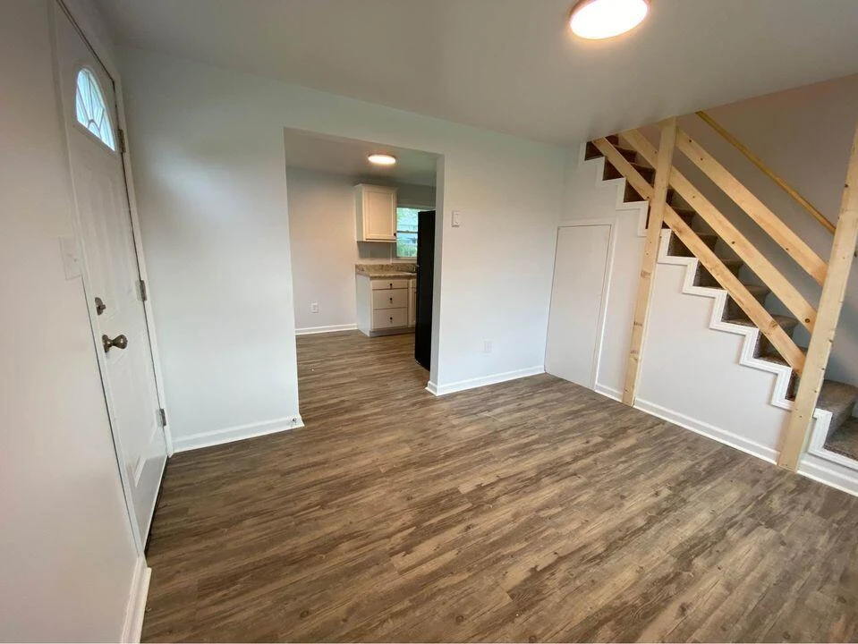 1528 Riverdale RD - Photo 3