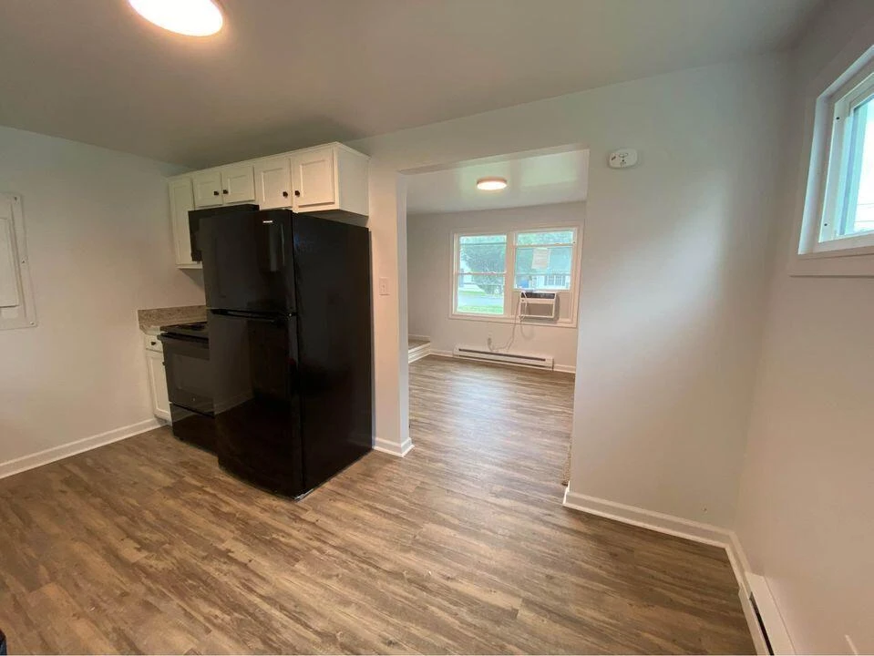1528 Riverdale RD - Photo 5