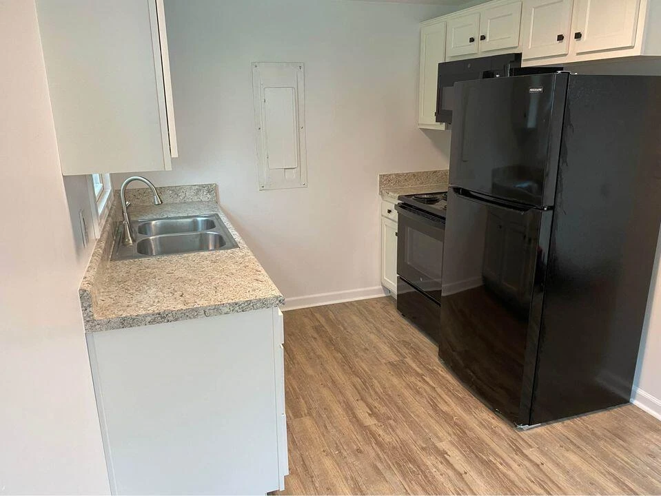 1528 Riverdale RD - Photo 6