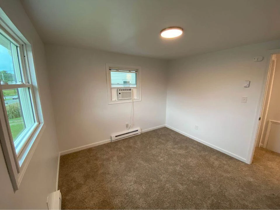 1528 Riverdale RD - Photo 8