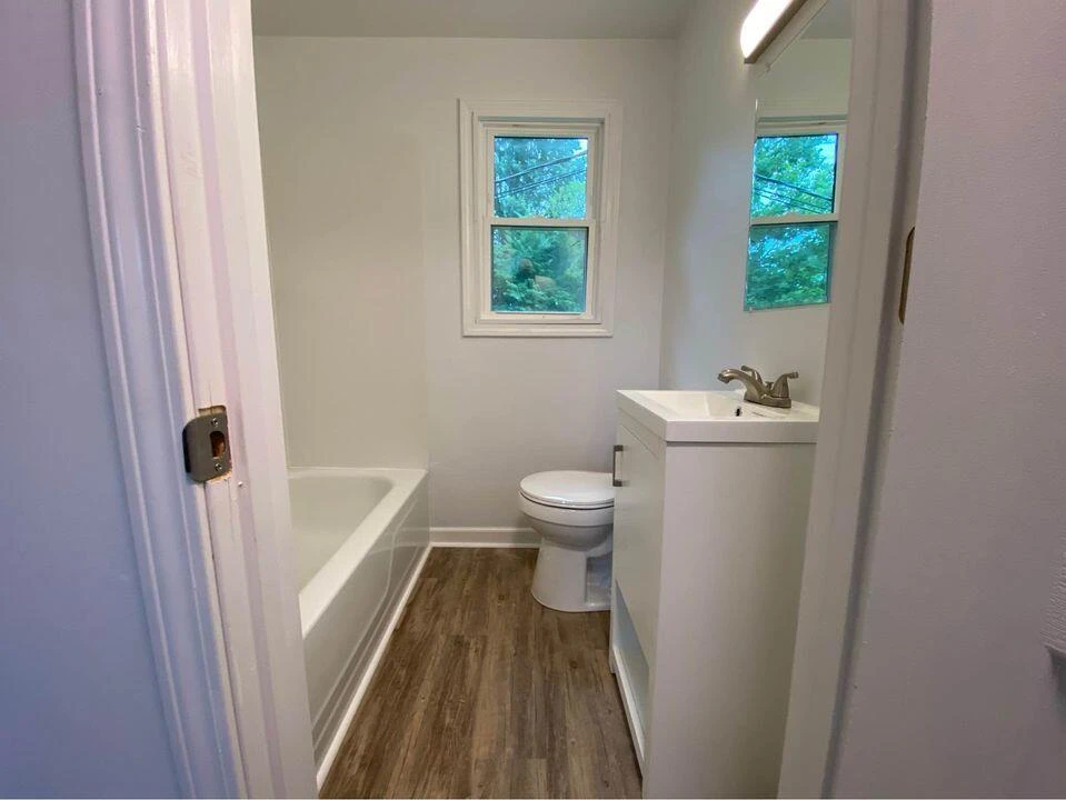 1528 Riverdale RD - Photo 9