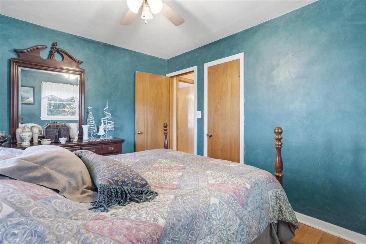 135 Christian AVE - Photo 14