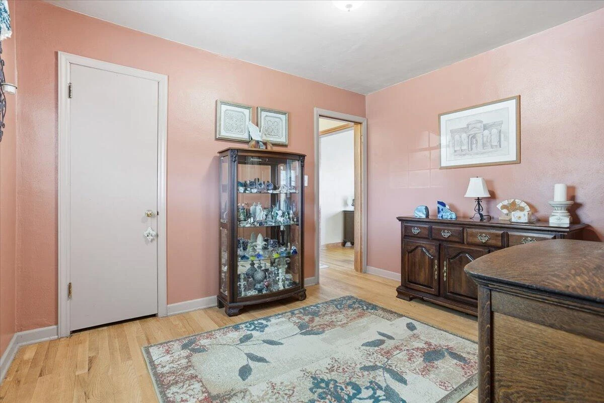 135 Christian AVE - Photo 17