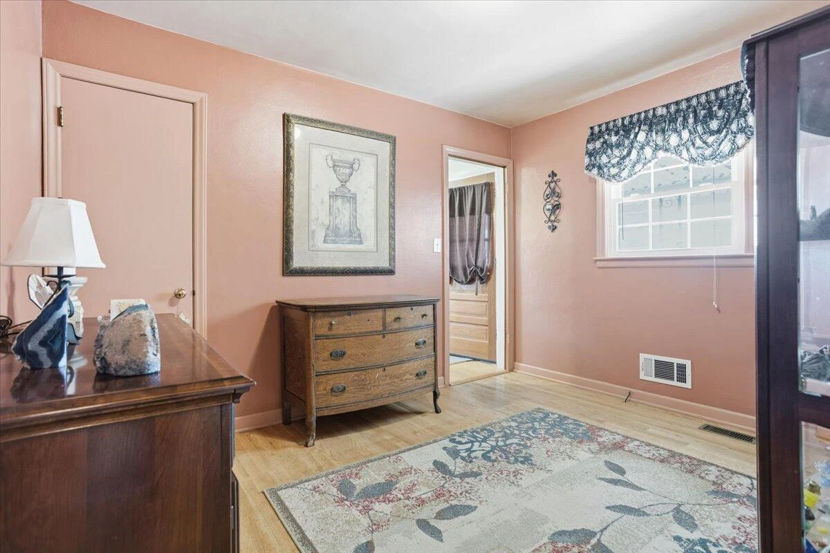 135 Christian AVE - Photo 18