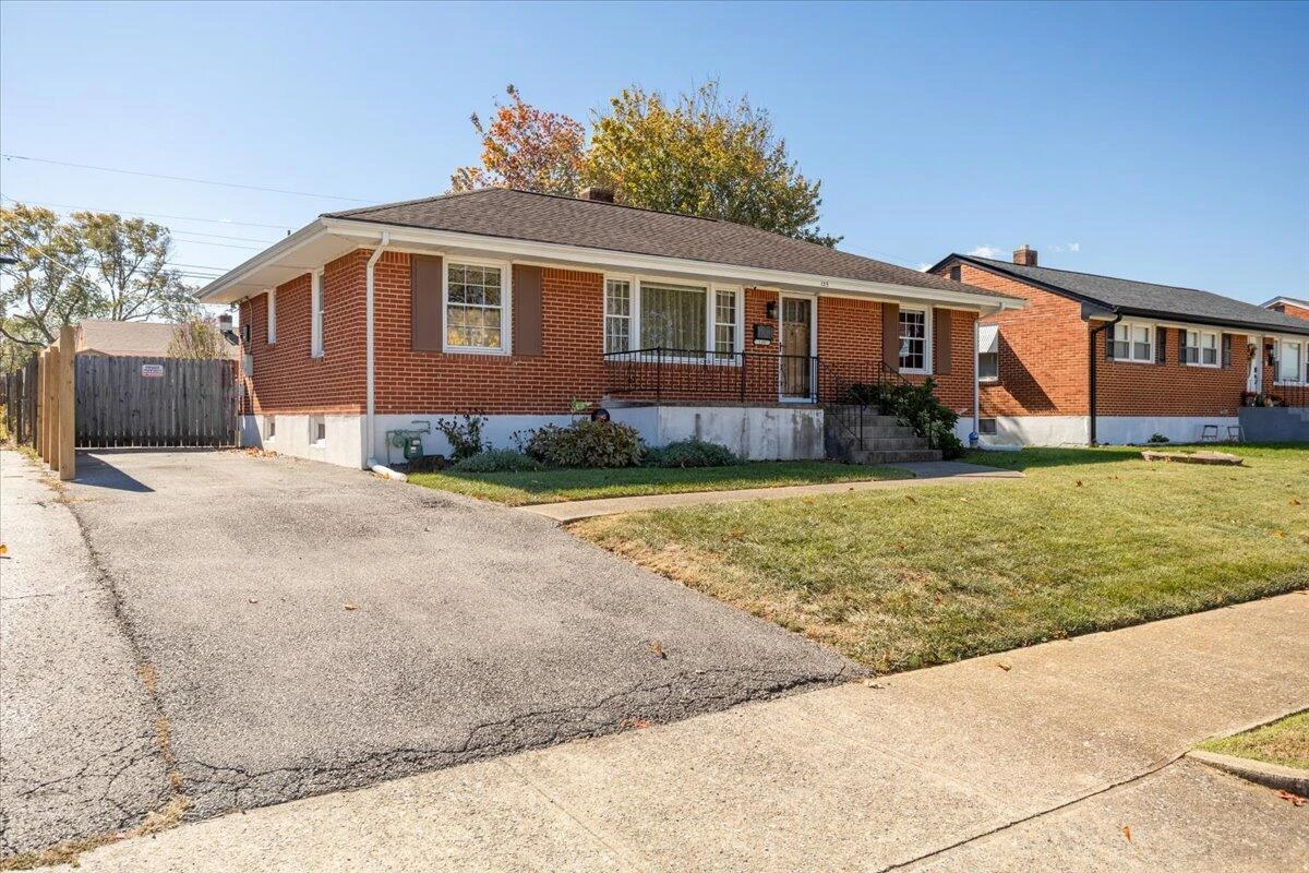 135 Christian AVE - Photo 2