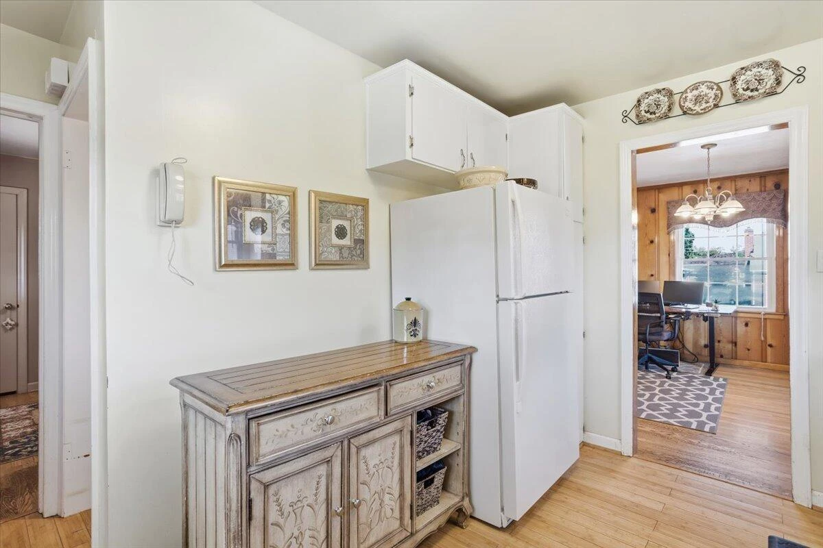 135 Christian AVE - Photo 20